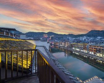 Qiju Shuian High-end Riverview Hostel - Xiangxi - Bedroom
