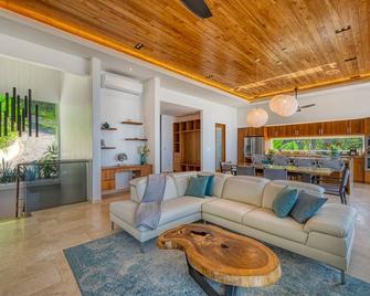 Short Walk to Restaurants\\Cafe\\Bar, Saltwater Pool - Ballena - Sala de estar