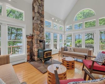 Sunny Waterfront Family Friendly Little Sebago Home - Raymond - Living room