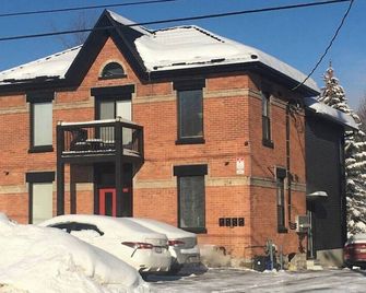 Davel Deluxe Relaxation - Orillia - Building