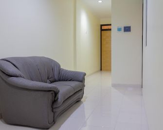 Jo Cengkareng Guest House - Jakarta - Living room