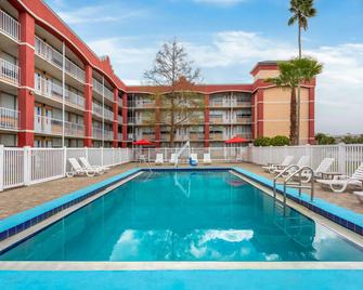 Developer Inn Downtown Orlando, a Baymont by Wyndham - Orlando - Pool