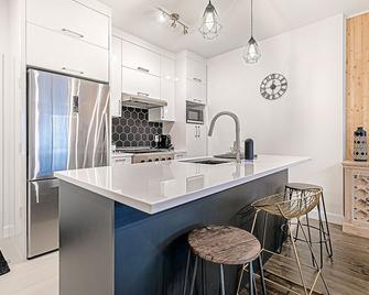 The Hut by BnbCopilote - Québec City - Kitchen