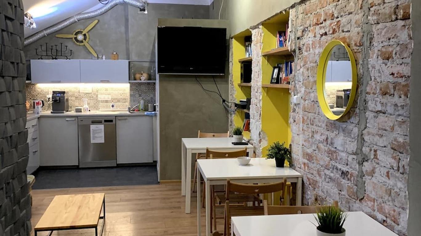 New World St Hostel and Private Room