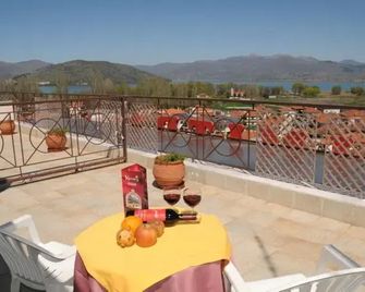 Dimitra Guesthouse - Dispilio - Balkon