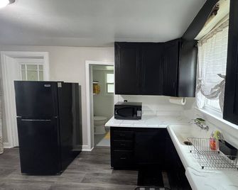 Cottage Guest House - Pekin - Kitchen