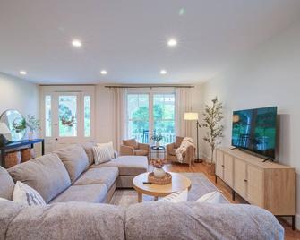 Luxury Waterfront Retreat, Louisville - Prospect - Sala de estar