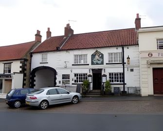 The George and Dragon Hotel - York - Building