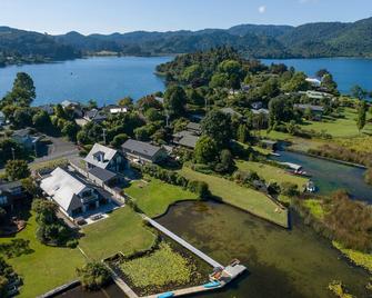 Te Tauraka Lakeside Escape In Okareka: Spacious, Stunning & Perfect For Families - Rotorua - Outdoor view