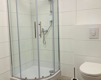 Checkinn Hotel - Bad Salzuflen - Koupelna