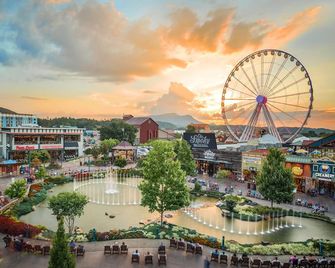 Splashin And Relaxin - Sevierville