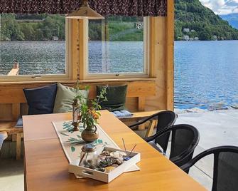 Holiday home øystese - Øystese - Comedor