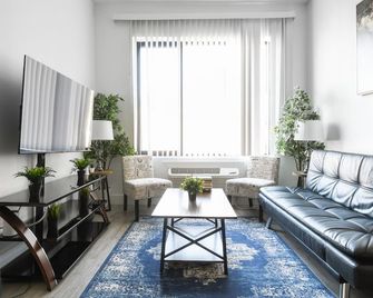 Luxury Apartments - Newark Int Airport - Evonify Stays - Elizabeth - Living room