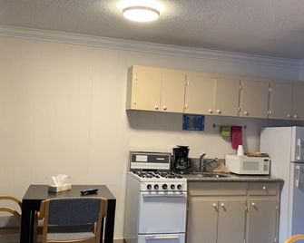 Evening Star Motel - Greenwood - Kitchen