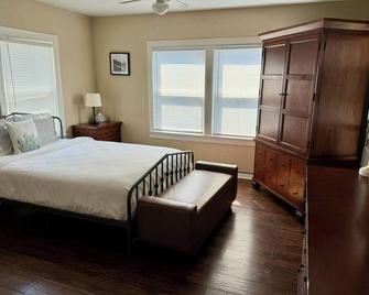 Near Trade Days and the Square and Pets welcome - Weatherford - Bedroom