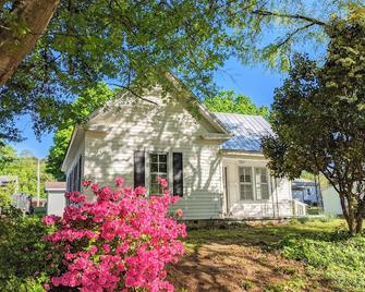 Quaint Hideaway in the Heart of Clayton home - Clayton - Building