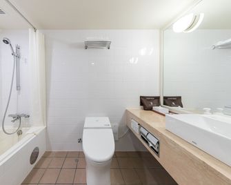 Jr Kyushu Hotel Blossom Fukuoka - פוקואוקה - חדר רחצה