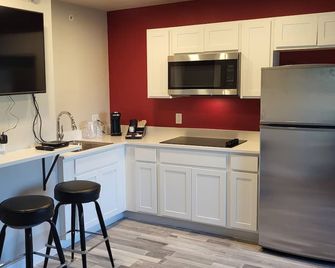 Red Fox Inn and Suites - Waverly - Küche