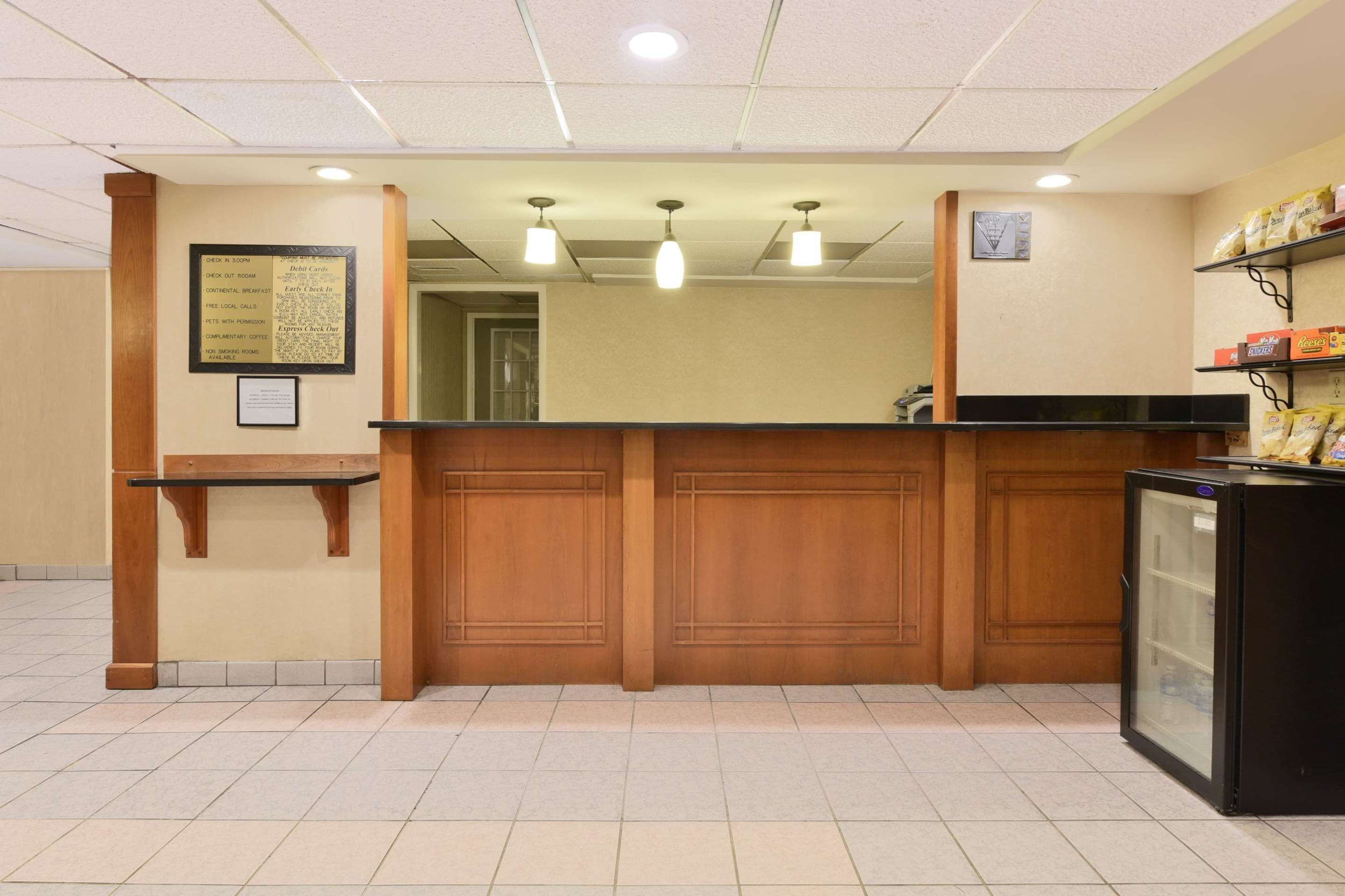 Howard Johnson by Wyndham Allentown Dorney Hotel & Suites