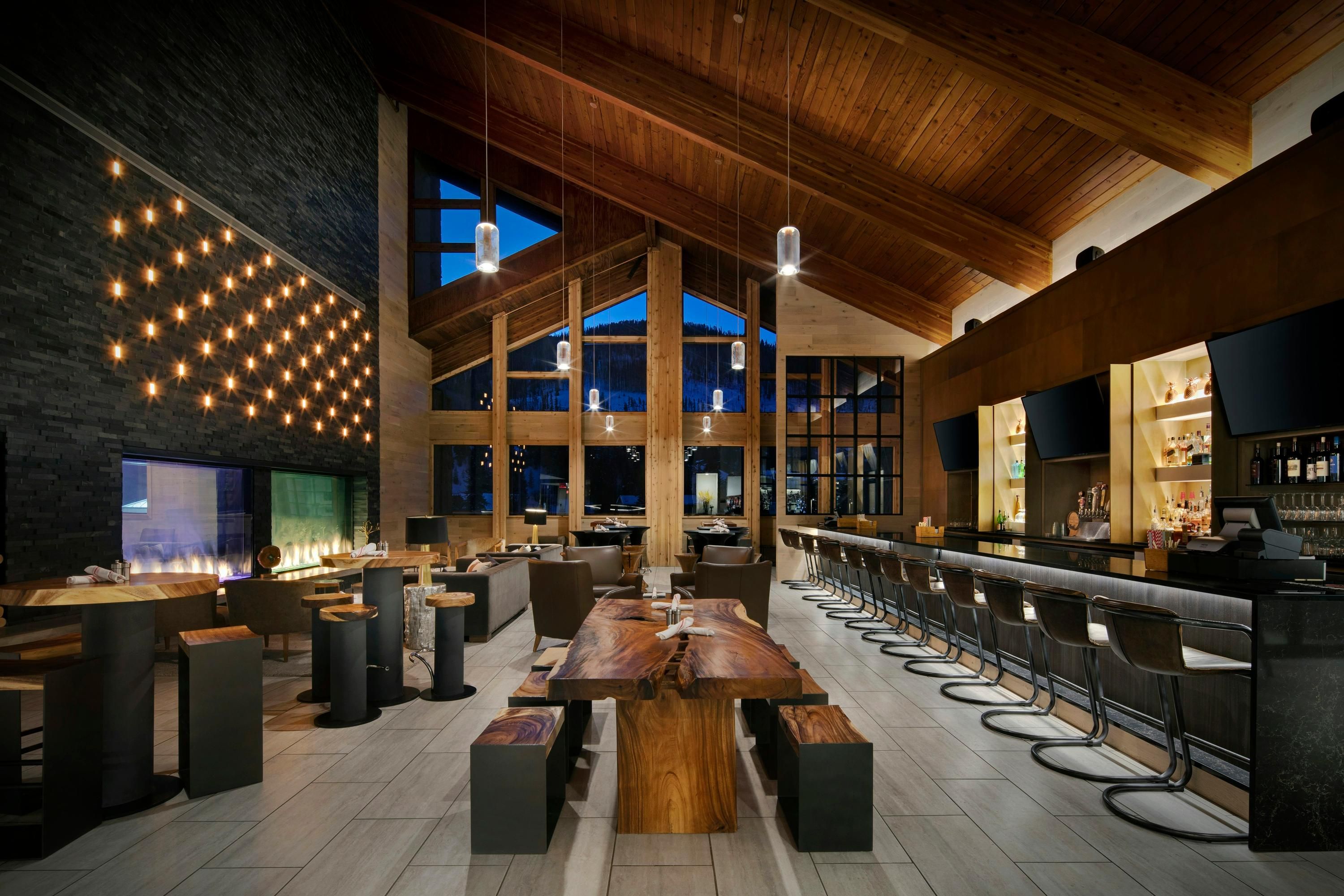Highline Vail - a DoubleTree by Hilton - Vail - Bar