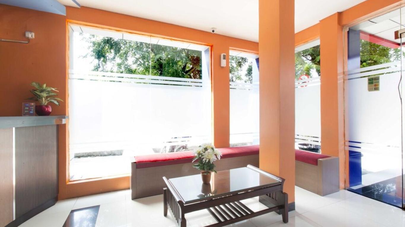 RedDoorz Plus @ Jalan Pemuda Jakarta