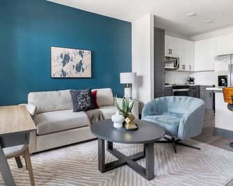 Southbank Apartments by Landing - Jacksonville - Living room