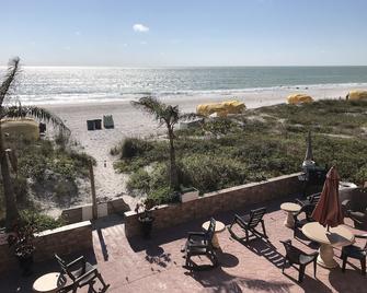 Schooner Hotel - Madeira Beach - Beach