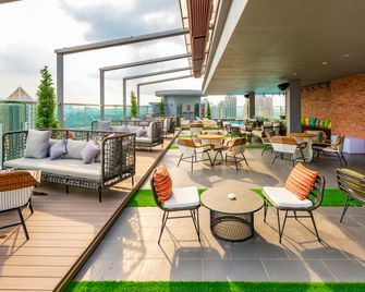 هيلتون جاردن إن كوالا لمبور جالان توانكو عبد الرحمن ساوث - كوالا لمبور - شرفة مرصوفة