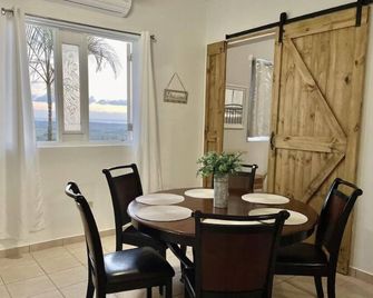 Starry Sky Villaprivate Poolperfect Locationstunning View - Añasco - Comedor