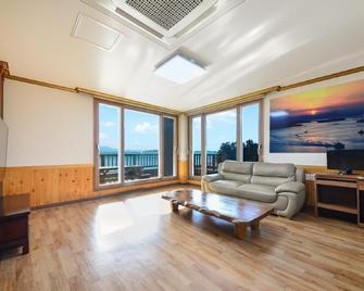 Yeosu Haein Pension - Yeosu - Sala de estar
