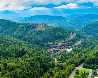 Huge King Queen Studio Westgate Smokey Mountains Resort Aug 8-16 ~ Water Park - Gatlinburg - Vista del exterior