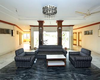 Oyo 26453 Raja - Bilāspur - Lobby