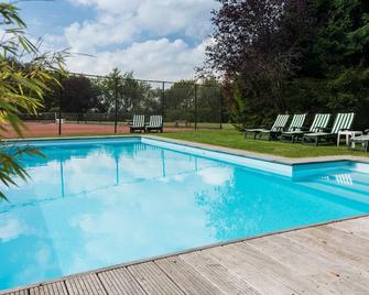 Hotel Hotleu - Robertville - Pool