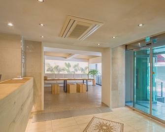 Namsan Hill Hotel - Seoul - Front desk