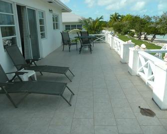 كوتيدج كت فيلاز - جورج تاون (الباهاماس) - شرفة