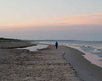 Relaxation in the open South Swedish landscape close to the sea (800 m) - Borrby - Strand