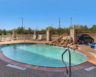 Best Western Mineola Inn - Mineola - Piscina