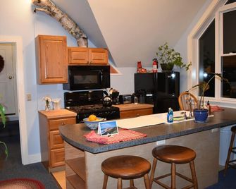 Artful Lodging Mountain-View Studio+1 Bedrm Apt In Historic Home, Montpelier Vt - Montpelier