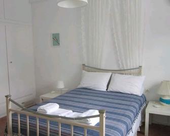 Icarus Blue Cottage Escape.\nThe Greek island of Ikaria is a Blue Zone Island - Armenistis - Schlafzimmer