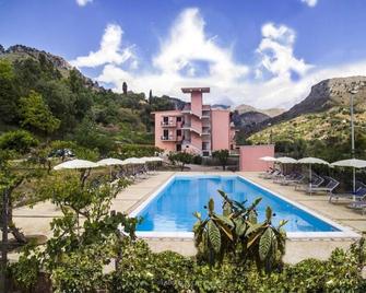Residence Villa Mare Taormina - Letojanni - Pool