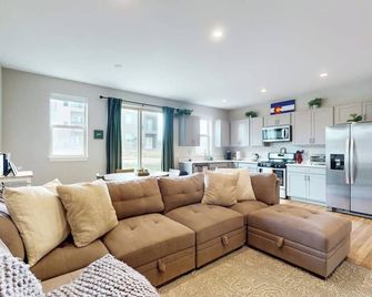 Modern Gem in Gypsum - Eagle - Wohnzimmer