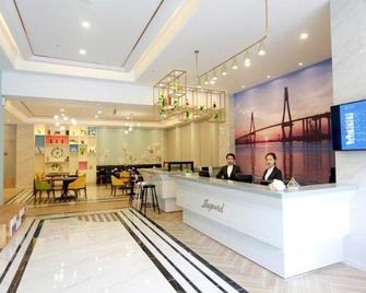 Magnotel Hotel Qionghai Wanquanhe Aihua Road - Qionghai - Front desk