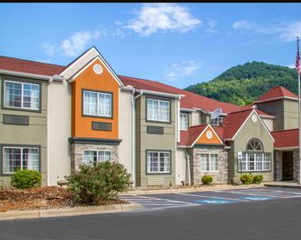 Quality Inn and Suites Maggie Valley - Cherokee Area - Maggie Valley - Bygning