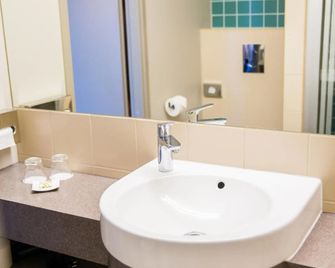 Georg Ots Spa Hotel - Kuressaare - Baño