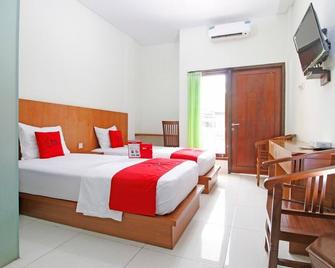 RedDoorz @ Turangga Sari - Depok - Bedroom