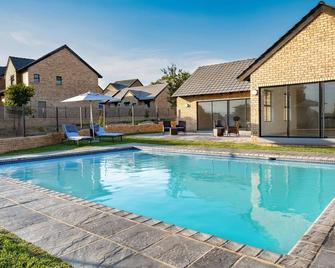 Kyalami Creek - Midrand - Pool