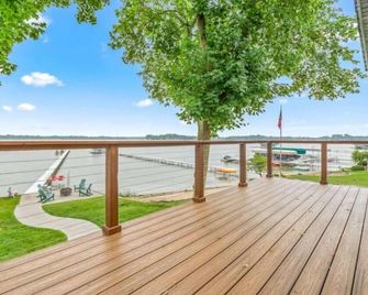 New, Cozy, Modern-style Lake House lakefront - Coldwater - Balcony