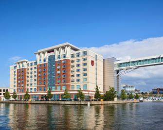 Sheraton Erie Bayfront Hotel - Erie - Building