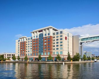 Sheraton Erie Bayfront Hotel - Erie - Byggnad