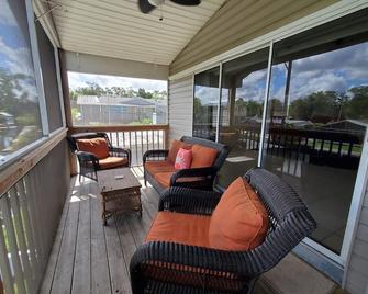 Cheapest, Nicest home on the water. Weeki Wachee River! 80/day small boat rental - Weeki Wachee - Balcón